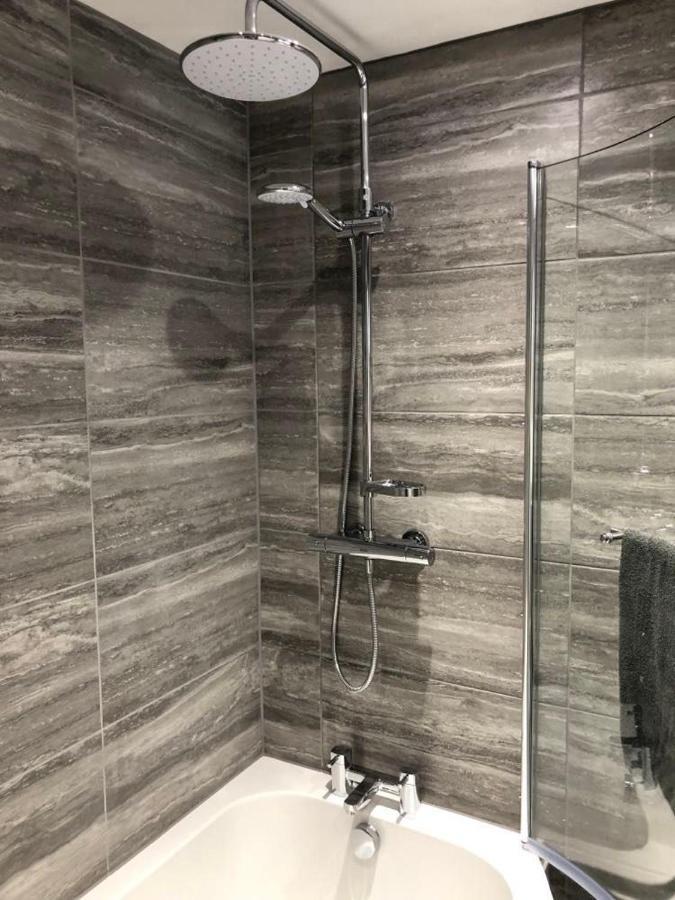 A Bright And Spacious Gem Staines-upon-Thames Екстер'єр фото