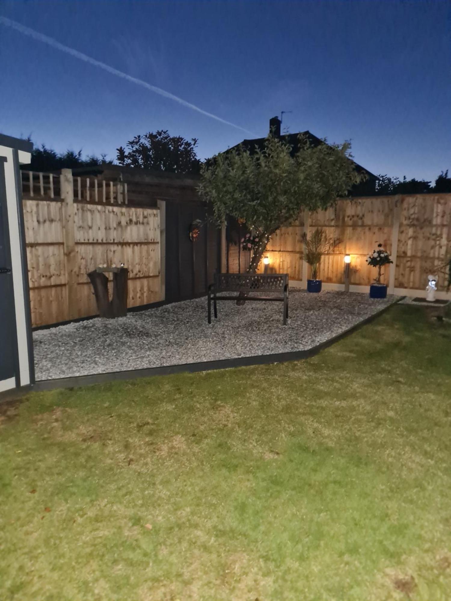A Bright And Spacious Gem Staines-upon-Thames Екстер'єр фото